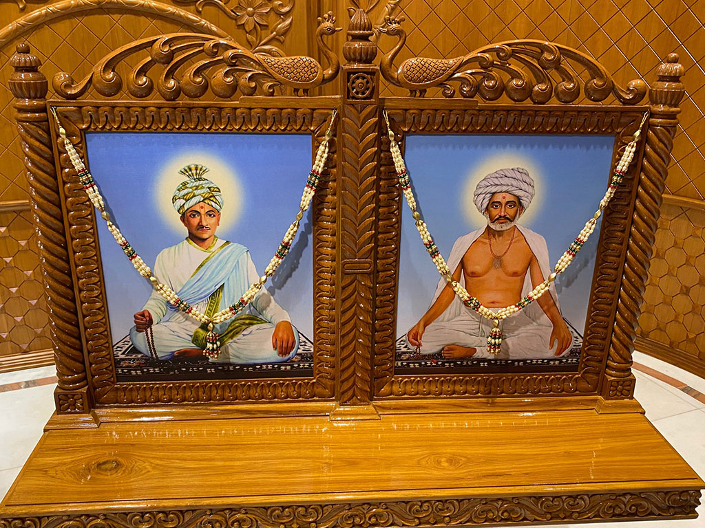 On Left, Brahmaswarup Bhagatji Maharaj and On Right Brahmaswarup Jaga Swami