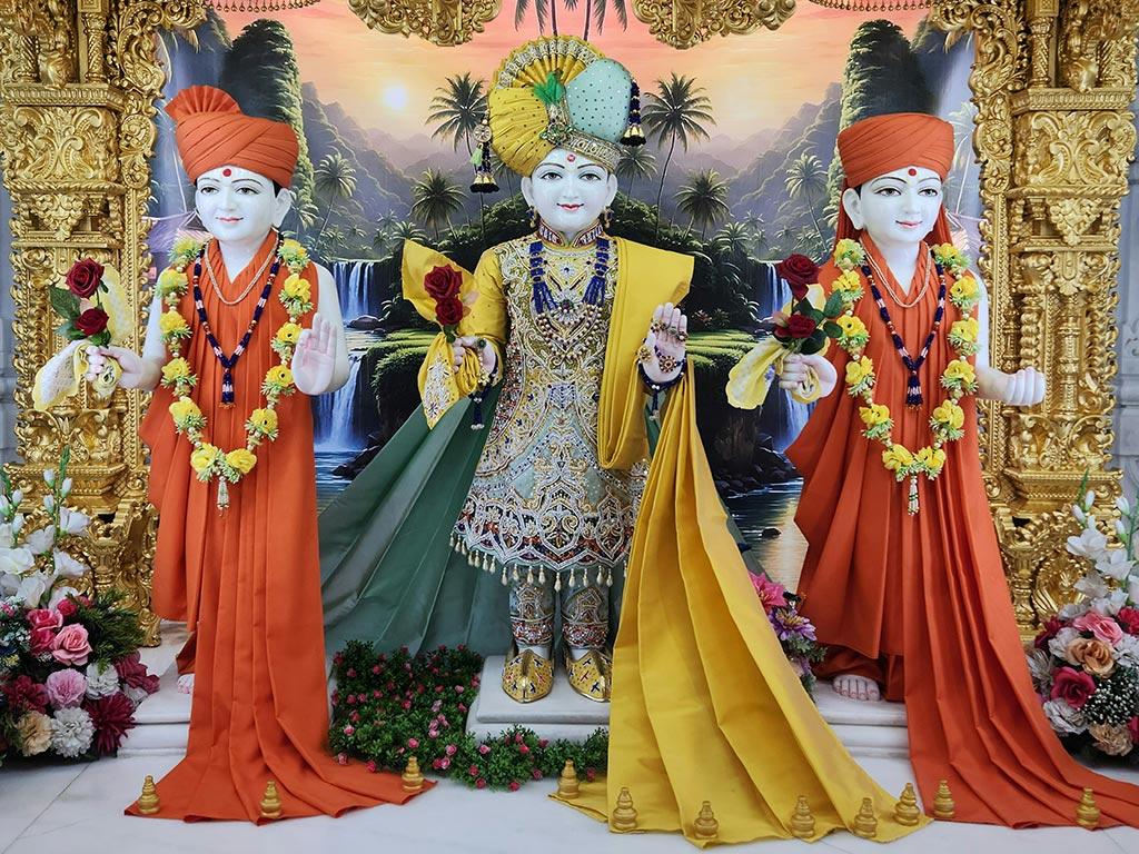 In Centre, Poorna Purushottam Shree Sahajanand Swami Maharaj, On Left Anadi Mul Akshar Murti Shree Gunatitanand Swami and On Right Anadi Mahamukta Shree Gopalanand Swami