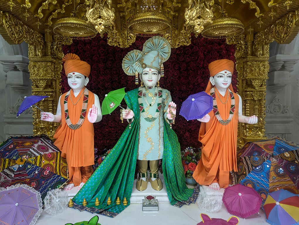 In Centre, Poorna Purushottam Shree Sahajanand Swami Maharaj, On Left Anadi Mul Akshar Murti Shree Gunatitanand Swami and On Right Anadi Mahamukta Shree Gopalanand Swami