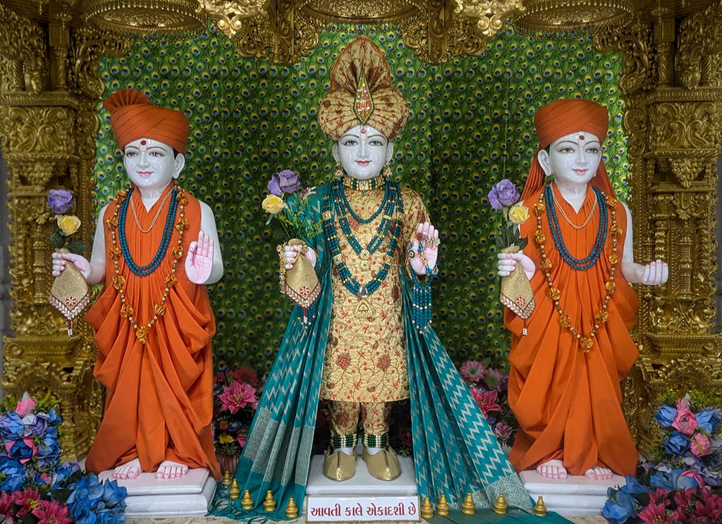 In Centre, Poorna Purushottam Shree Sahajanand Swami Maharaj, On Left Anadi Mul Akshar Murti Shree Gunatitanand Swami and On Right Anadi Mahamukta Shree Gopalanand Swami