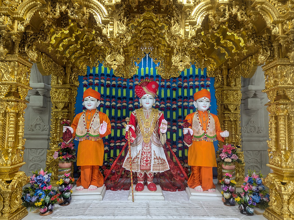 In Centre, Poorna Purushottam Shree Sahajanand Swami Maharaj, On Left Anadi Mul Akshar Murti Shree Gunatitanand Swami and On Right Anadi Mahamukta Shree Gopalanand Swami