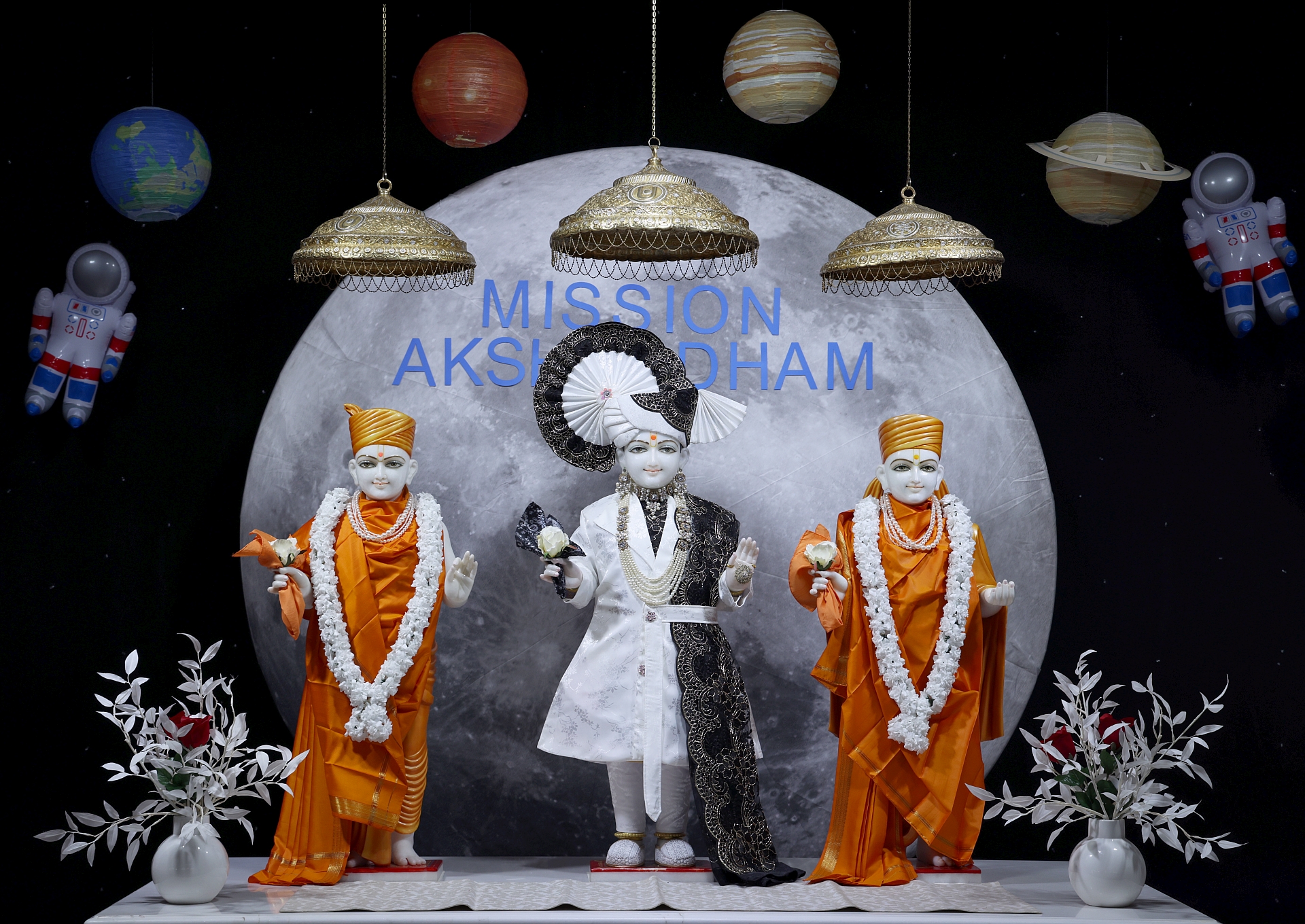 In Centre, Poorna Purushottam Shree Sahajanand Swami Maharaj, On Left Anadi Mul Akshar Murti Shree Gunatitanand Swami and On Right Anadi Mahamukta Shree Gopalanand Swami