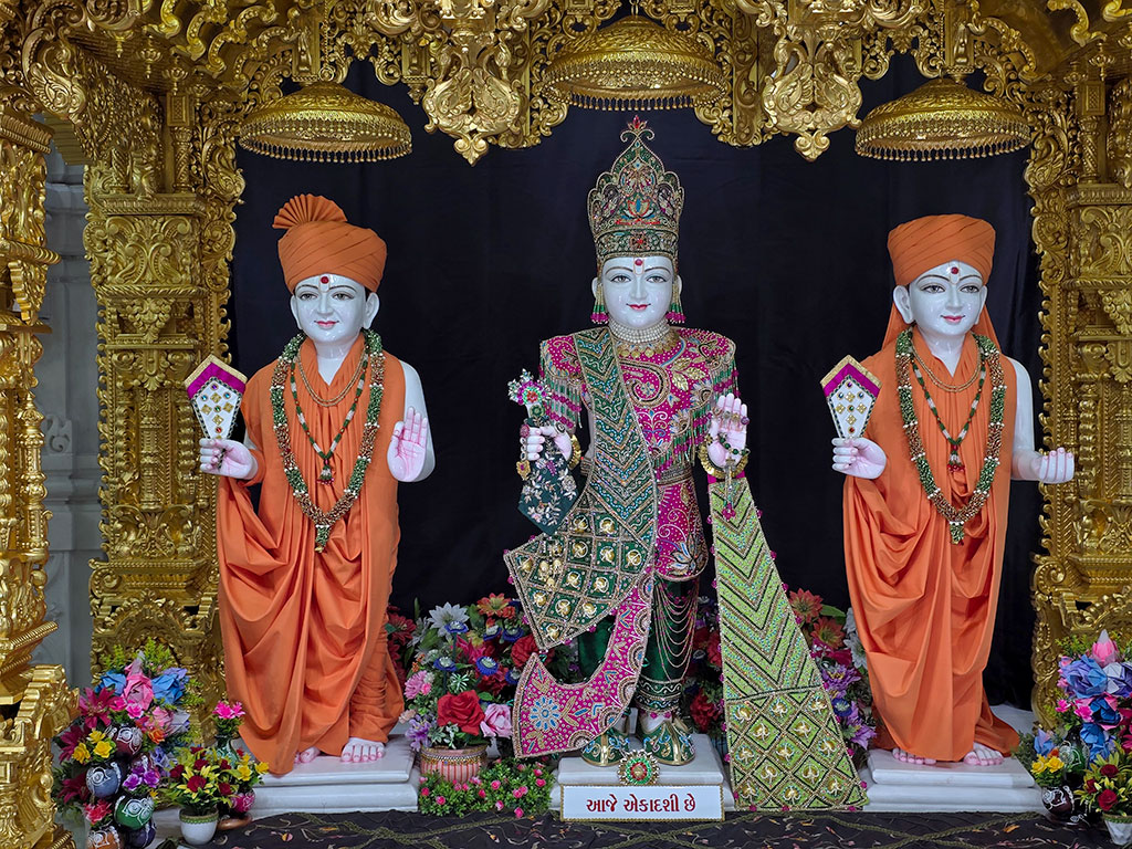 In Centre, Poorna Purushottam Shree Sahajanand Swami Maharaj, On Left Anadi Mul Akshar Murti Shree Gunatitanand Swami and On Right Anadi Mahamukta Shree Gopalanand Swami