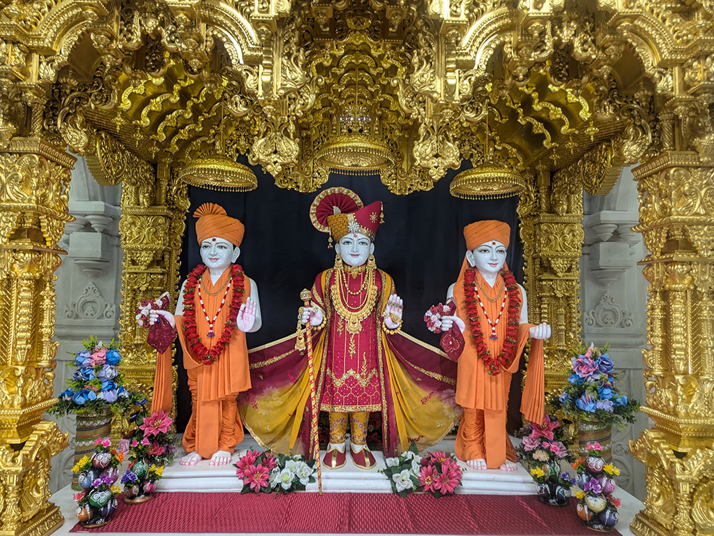 In Centre, Poorna Purushottam Shree Sahajanand Swami Maharaj, On Left Anadi Mul Akshar Murti Shree Gunatitanand Swami and On Right Anadi Mahamukta Shree Gopalanand Swami
