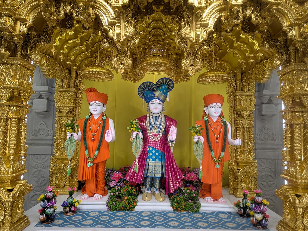 In Centre, Poorna Purushottam Shree Sahajanand Swami Maharaj, On Left Anadi Mul Akshar Murti Shree Gunatitanand Swami and On Right Anadi Mahamukta Shree Gopalanand Swami
