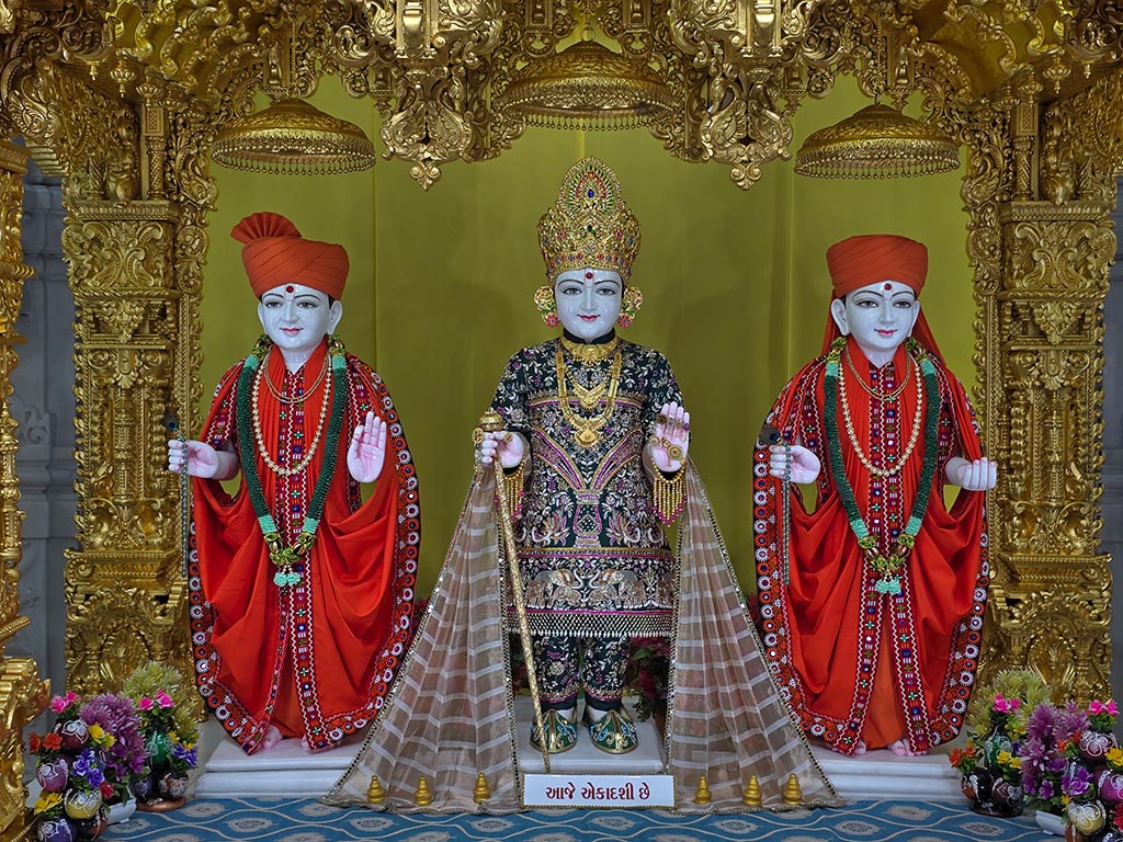In Centre, Poorna Purushottam Shree Sahajanand Swami Maharaj, On Left Anadi Mul Akshar Murti Shree Gunatitanand Swami and On Right Anadi Mahamukta Shree Gopalanand Swami