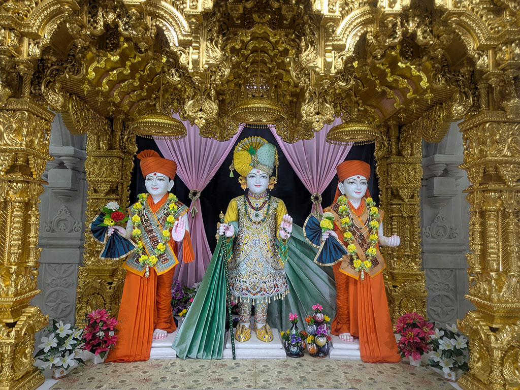 In Centre, Poorna Purushottam Shree Sahajanand Swami Maharaj, On Left Anadi Mul Akshar Murti Shree Gunatitanand Swami and On Right Anadi Mahamukta Shree Gopalanand Swami