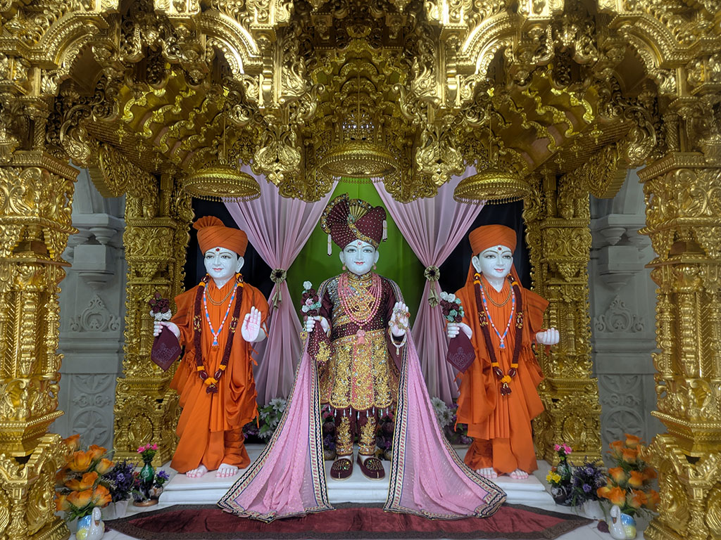 In Centre, Poorna Purushottam Shree Sahajanand Swami Maharaj, On Left Anadi Mul Akshar Murti Shree Gunatitanand Swami and On Right Anadi Mahamukta Shree Gopalanand Swami
