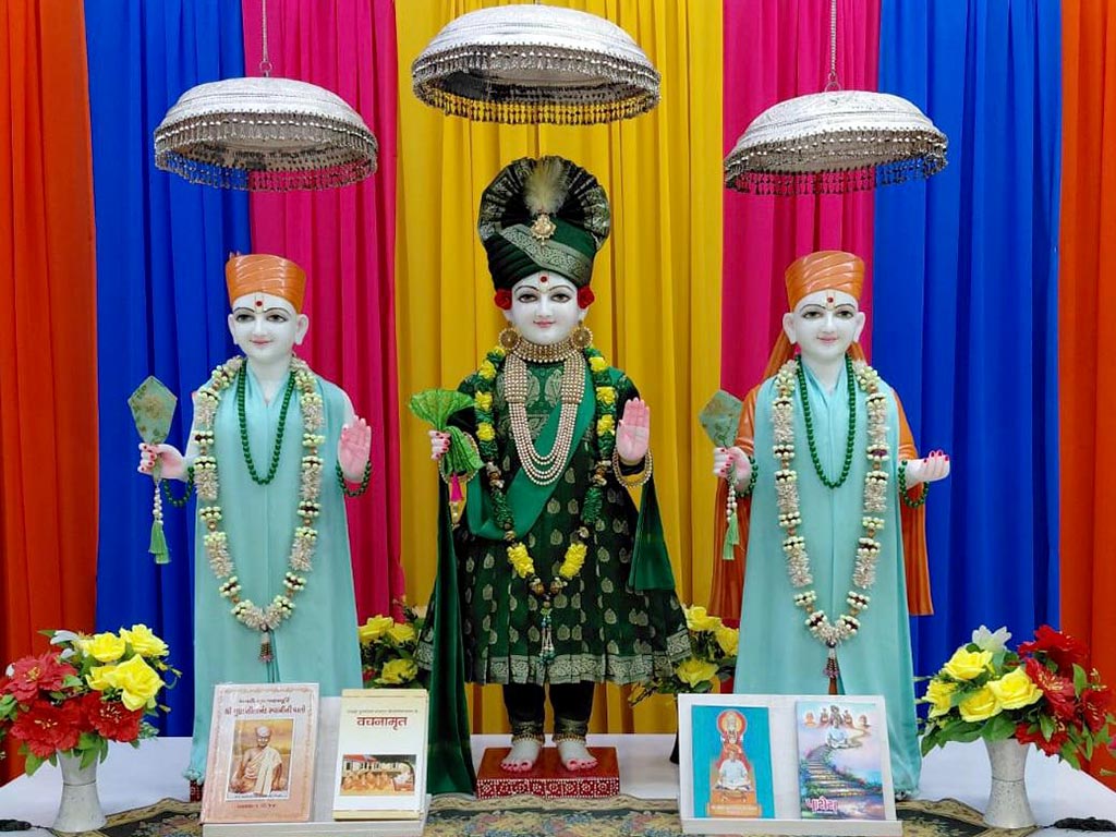 In Centre, Poorna Purushottam Shree Sahajanand Swami Maharaj, On Left Anadi Mul Akshar Murti Shree Gunatitanand Swami and On Right Anadi Mahamukta Shree Gopalanand Swami