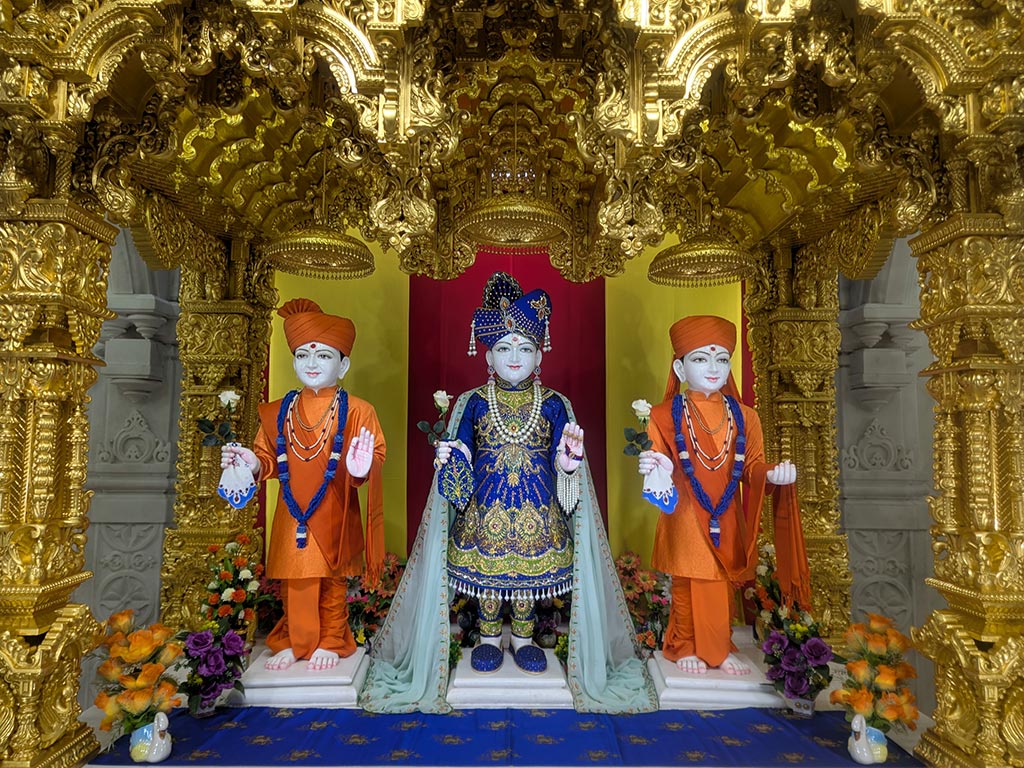 In Centre, Poorna Purushottam Shree Sahajanand Swami Maharaj, On Left Anadi Mul Akshar Murti Shree Gunatitanand Swami and On Right Anadi Mahamukta Shree Gopalanand Swami