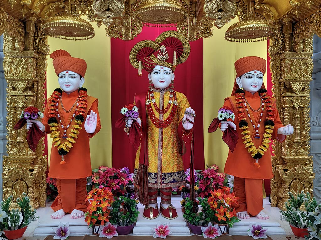In Centre, Poorna Purushottam Shree Sahajanand Swami Maharaj, On Left Anadi Mul Akshar Murti Shree Gunatitanand Swami and On Right Anadi Mahamukta Shree Gopalanand Swami