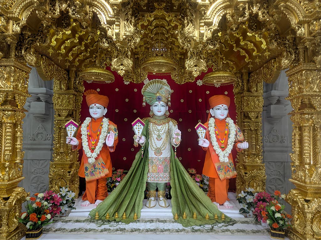 In Centre, Poorna Purushottam Shree Sahajanand Swami Maharaj, On Left Anadi Mul Akshar Murti Shree Gunatitanand Swami and On Right Anadi Mahamukta Shree Gopalanand Swami