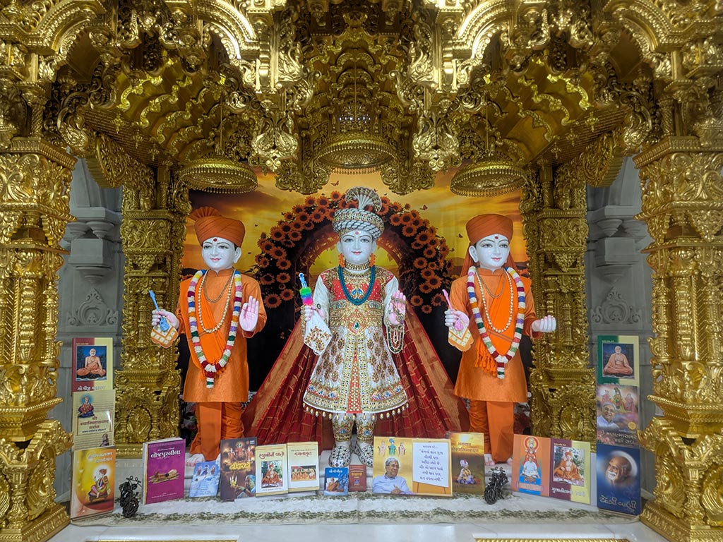 In Centre, Poorna Purushottam Shree Sahajanand Swami Maharaj, On Left Anadi Mul Akshar Murti Shree Gunatitanand Swami and On Right Anadi Mahamukta Shree Gopalanand Swami