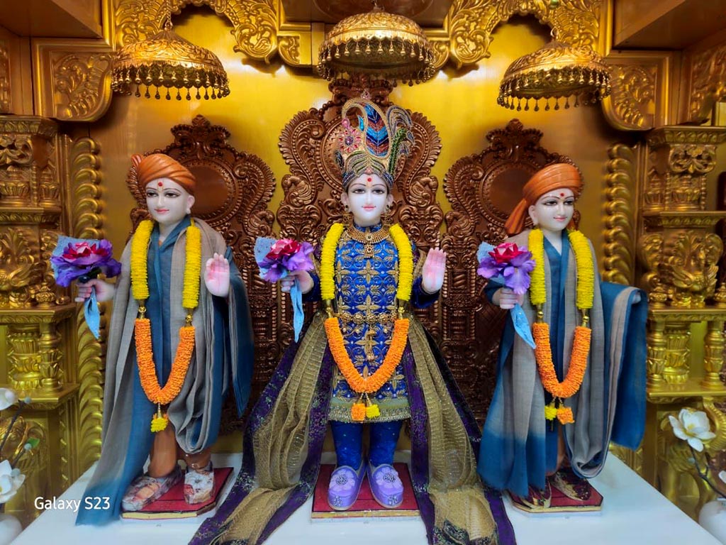 In Centre, Poorna Purushottam Shree Sahajanand Swami Maharaj, On Left Anadi Mul Akshar Murti Shree Gunatitanand Swami and On Right Anadi Mahamukta Shree Gopalanand Swami