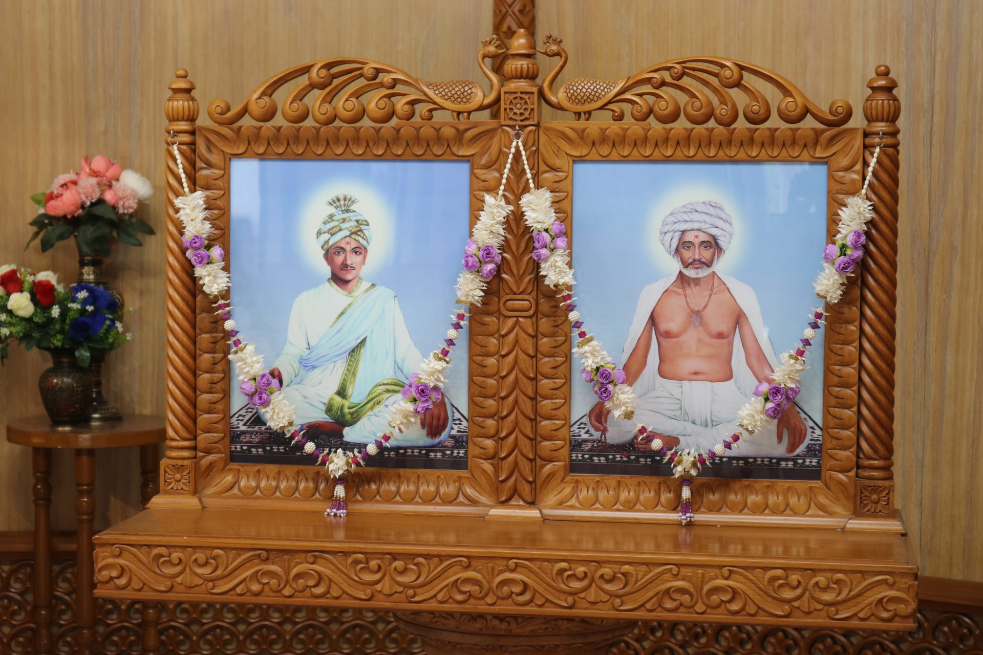 On Left, Brahmaswarup Bhagatji Maharaj and On Right Brahmaswarup Jaga Swami