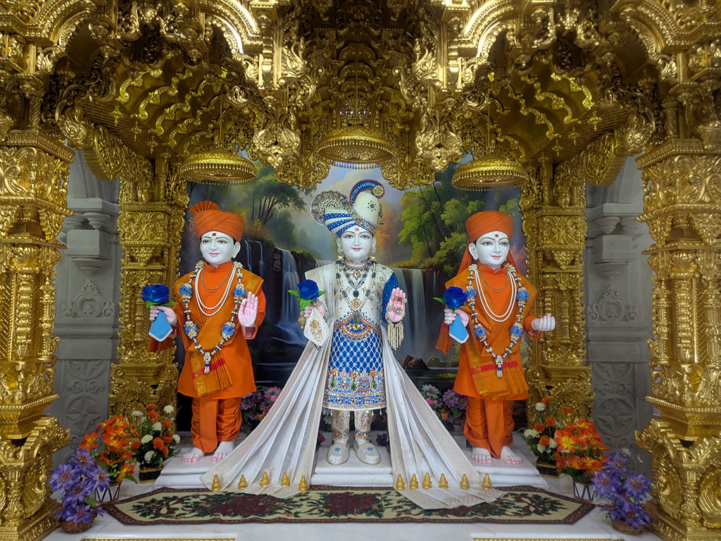 In Centre, Poorna Purushottam Shree Sahajanand Swami Maharaj, On Left Anadi Mul Akshar Murti Shree Gunatitanand Swami and On Right Anadi Mahamukta Shree Gopalanand Swami