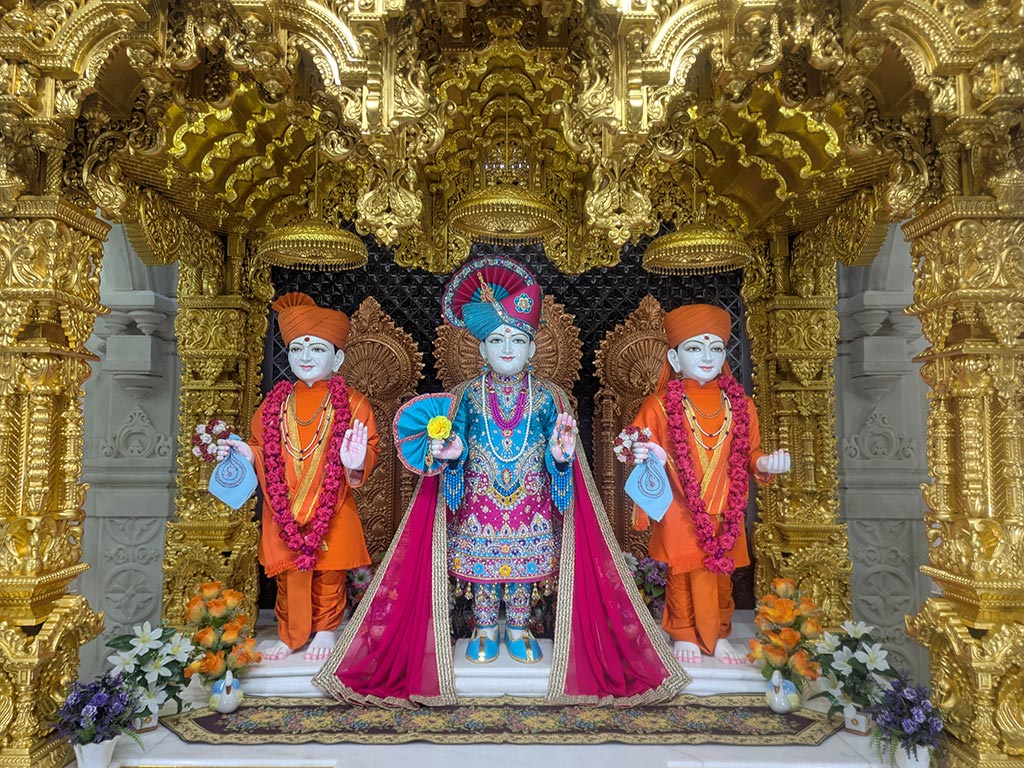 In Centre, Poorna Purushottam Shree Sahajanand Swami Maharaj, On Left Anadi Mul Akshar Murti Shree Gunatitanand Swami and On Right Anadi Mahamukta Shree Gopalanand Swami