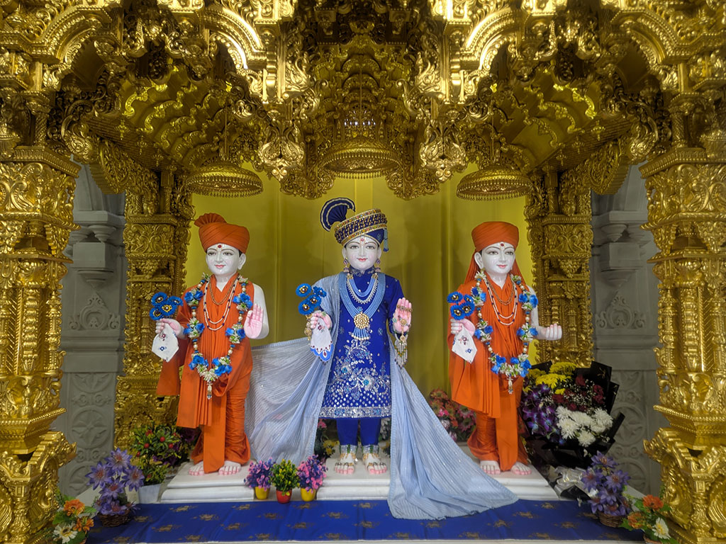 In Centre, Poorna Purushottam Shree Sahajanand Swami Maharaj, On Left Anadi Mul Akshar Murti Shree Gunatitanand Swami and On Right Anadi Mahamukta Shree Gopalanand Swami