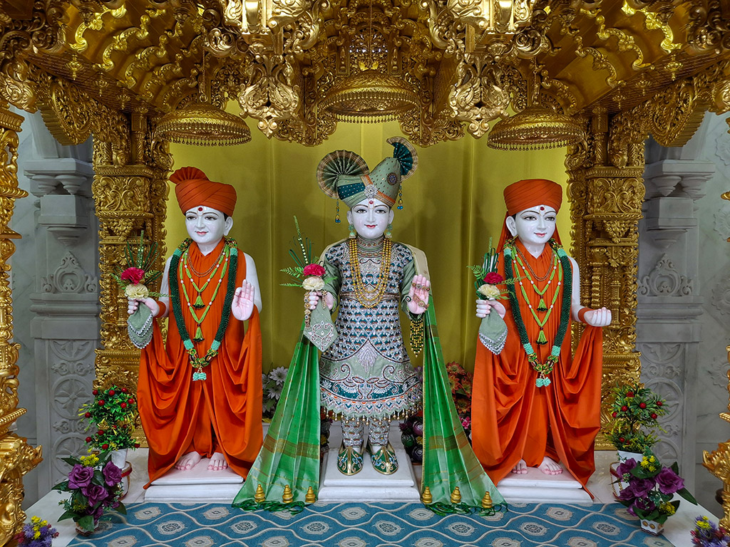 In Centre, Poorna Purushottam Shree Sahajanand Swami Maharaj, On Left Anadi Mul Akshar Murti Shree Gunatitanand Swami and On Right Anadi Mahamukta Shree Gopalanand Swami