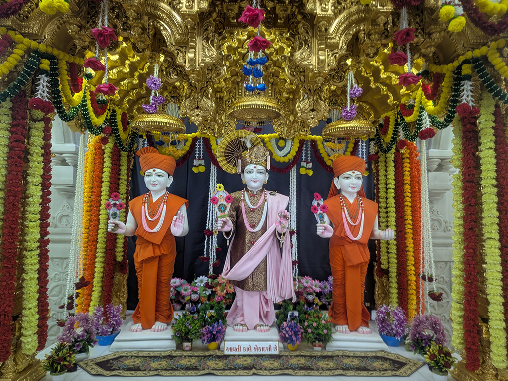 In Centre, Poorna Purushottam Shree Sahajanand Swami Maharaj, On Left Anadi Mul Akshar Murti Shree Gunatitanand Swami and On Right Anadi Mahamukta Shree Gopalanand Swami