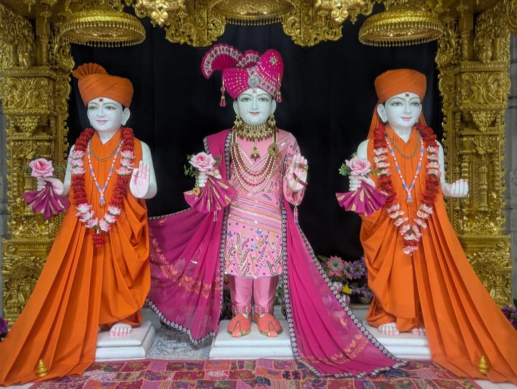 In Centre, Poorna Purushottam Shree Sahajanand Swami Maharaj, On Left Anadi Mul Akshar Murti Shree Gunatitanand Swami and On Right Anadi Mahamukta Shree Gopalanand Swami