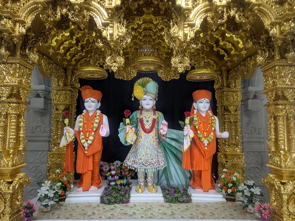In Centre, Poorna Purushottam Shree Sahajanand Swami Maharaj, On Left Anadi Mul Akshar Murti Shree Gunatitanand Swami and On Right Anadi Mahamukta Shree Gopalanand Swami