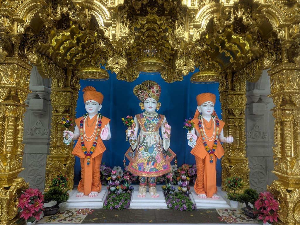 In Centre, Poorna Purushottam Shree Sahajanand Swami Maharaj, On Left Anadi Mul Akshar Murti Shree Gunatitanand Swami and On Right Anadi Mahamukta Shree Gopalanand Swami