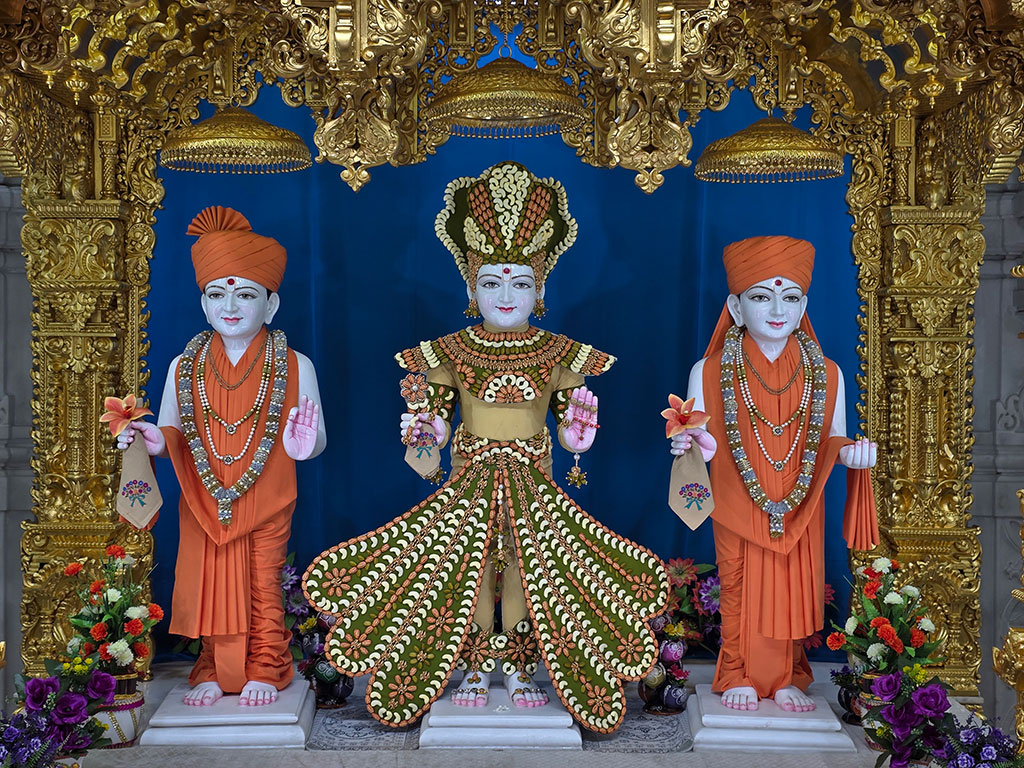 In Centre, Poorna Purushottam Shree Sahajanand Swami Maharaj, On Left Anadi Mul Akshar Murti Shree Gunatitanand Swami and On Right Anadi Mahamukta Shree Gopalanand Swami