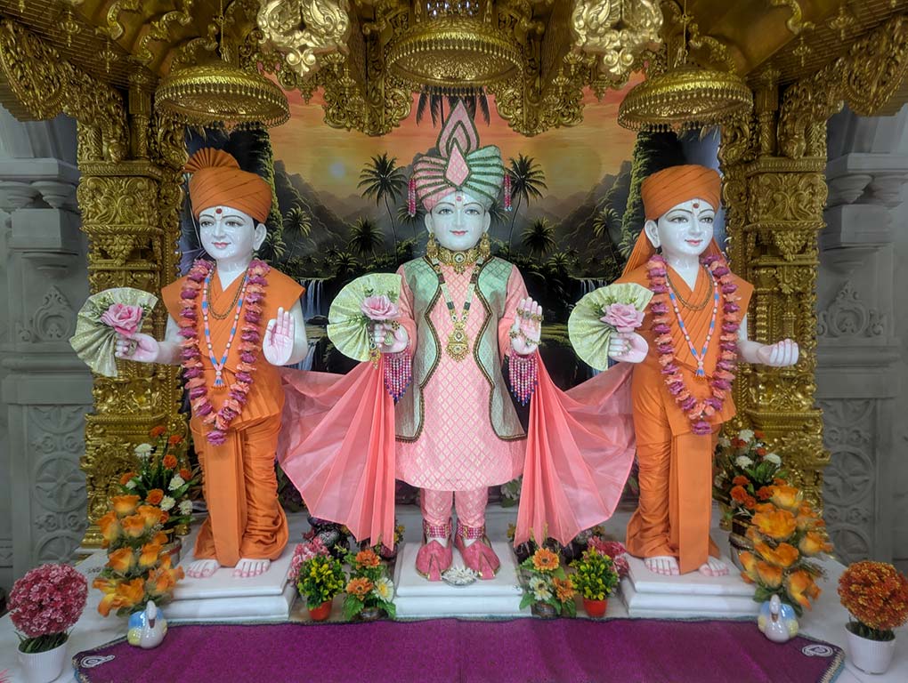 In Centre, Poorna Purushottam Shree Sahajanand Swami Maharaj, On Left Anadi Mul Akshar Murti Shree Gunatitanand Swami and On Right Anadi Mahamukta Shree Gopalanand Swami